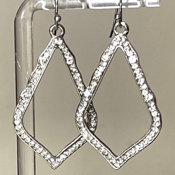 NEW Earrings Kendra Scott Sophee Inspired Crystal Drop Silver Jewelry m16 - Picture 1 of 3